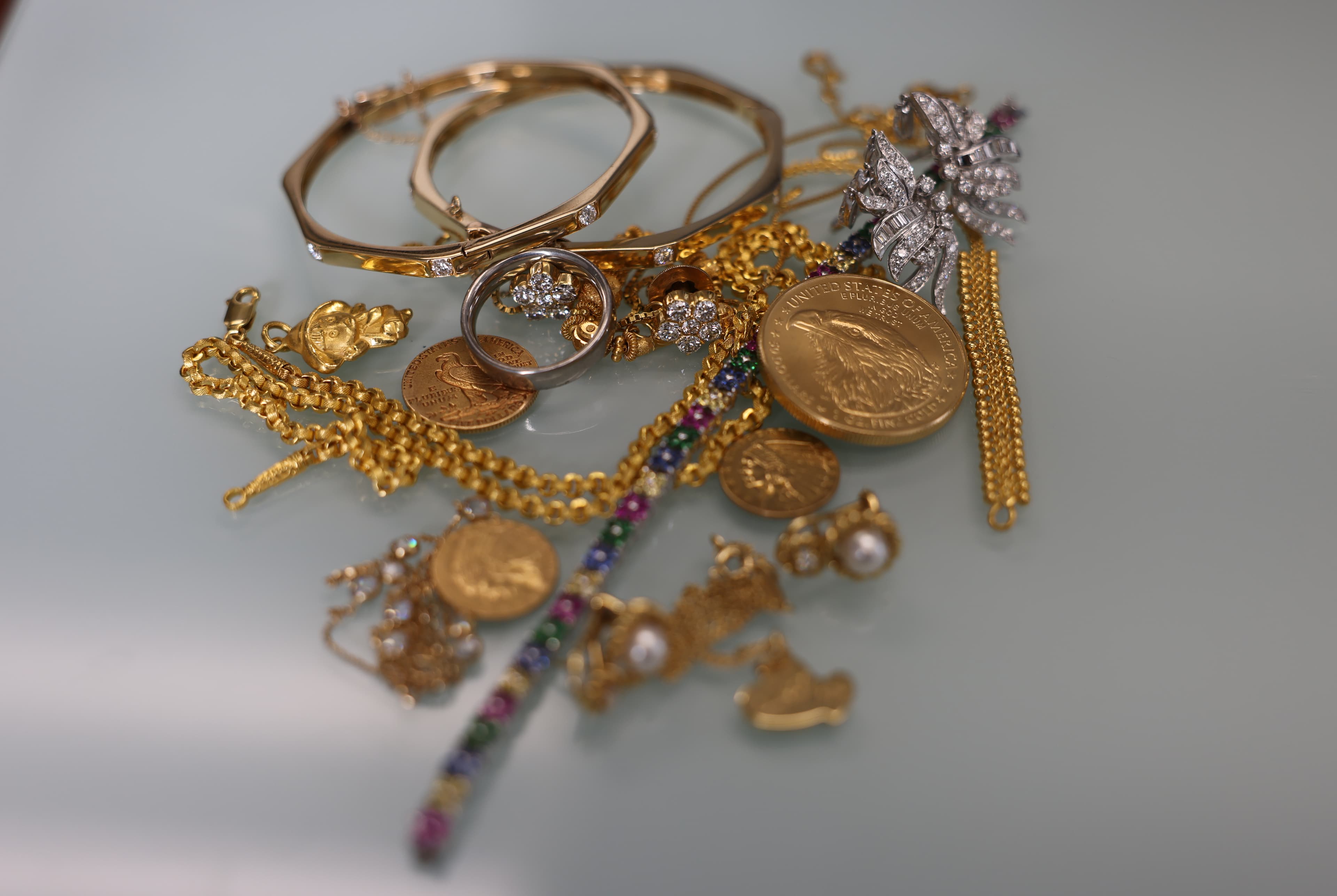 Antique and Vintage Gold jewelry buyer